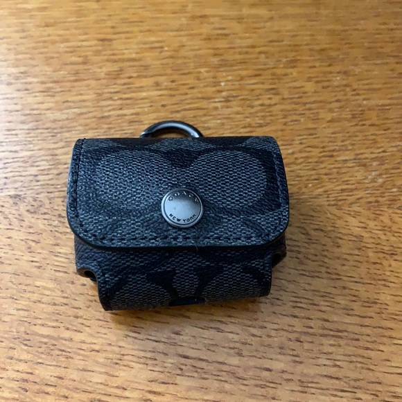 Coach Large Wireless Earbud Case In Signature Canvas - Picture 1 of 7